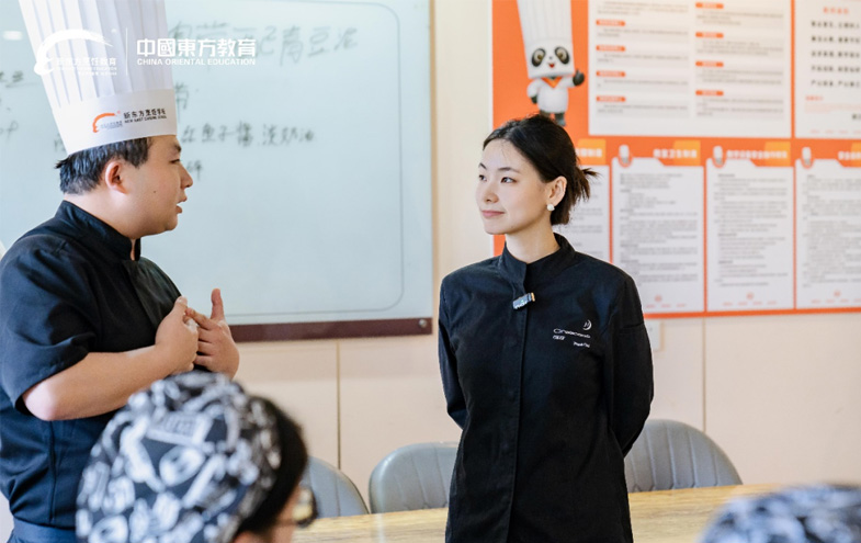 主厨崔迪在新东方烹饪教育上公开课