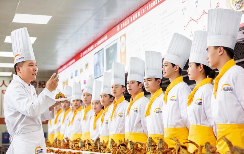 主厨崔迪在新东方烹饪教育上公开课