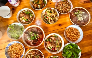 杀年猪啦|云贵川渝的年尾狂欢,思乡的味觉密码