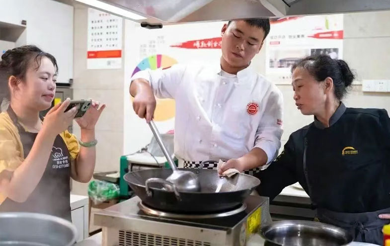 2026年返乡后不想在再外出打工了,想创业做什么项目好?