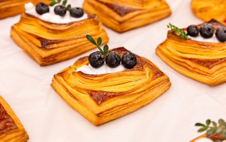 新东方技师学院学西点烘焙-面包自由