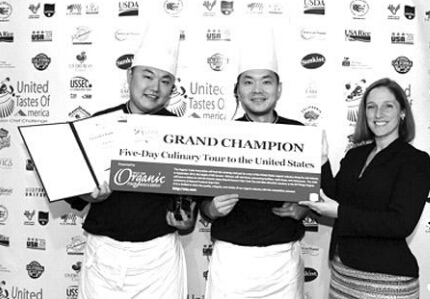 北京厨师代表队在烹饪大赛上获奖