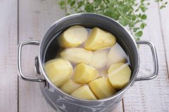 水煮土豆会减少维生素吗？