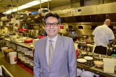温哥华中餐馆高薪难聘厨师 望政府放宽雇用外劳标准