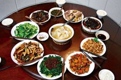 融合湘菜、桂菜、粤菜的“饭桌故事”餐厅开业