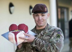 英国军队厨师参加圣诞蛋糕大赛 脑洞大开的蛋糕造型吸睛