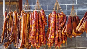 一年365天，最想念的还是年夜饭上的这一口腊肉香肠！