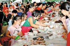 宝安文雅社区举办美食义卖活动 为山区困难儿童捐款