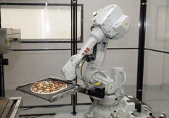 机器人厨师9秒制作完美披萨饼 但取代不了员工
