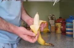 英国男子每周吃逾150根香蕉养生