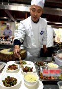 扬州市机关食堂厨师比武 烹调8元套餐