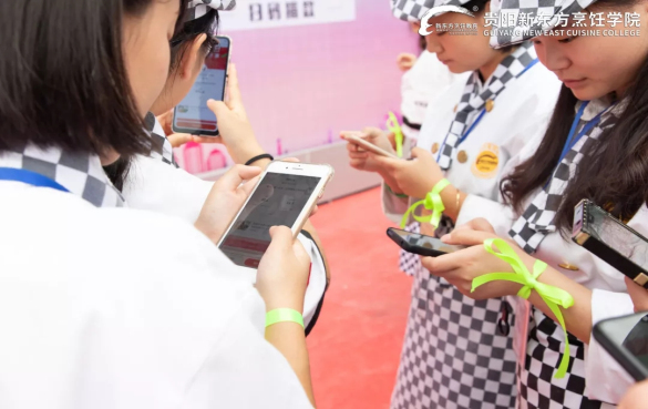 现场捐款献爱心 现场捐款献爱心