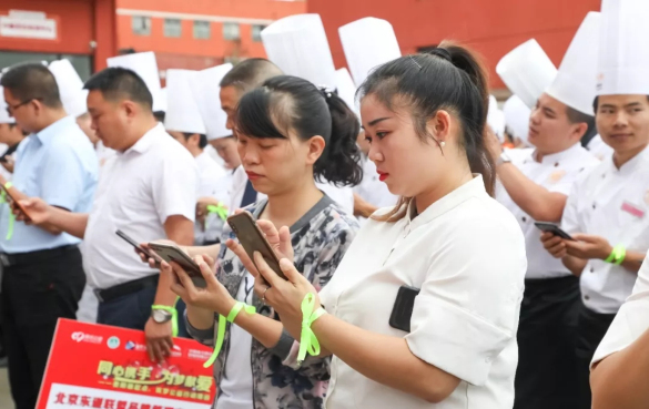 现场捐款献爱心