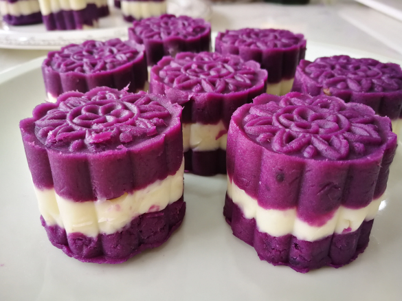 炒薯条 在菲律宾,紫色的山药被制成一种叫做ube的面粉,用于许多甜点