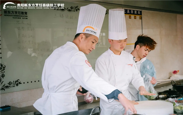 烹饪名师陈晓进校园 烹饪名师陈晓进校园