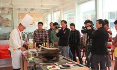 贵州省教育出版社到我院拍摄中学生实用烹饪技能教育光盘