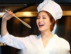 “世界第一美女”NANA变身大厨