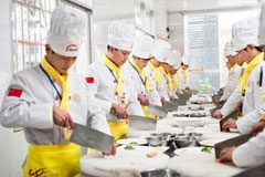 新东方烹饪学校学费？