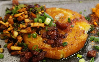 贵阳特色街头小吃 洋芋粑粑的做法