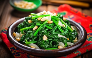 菠菜怎样做才好吃？美味又营养的菠菜烹饪指南
