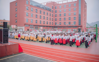 贵阳新东方烹饪职业学校开启新学期-学子展望未来