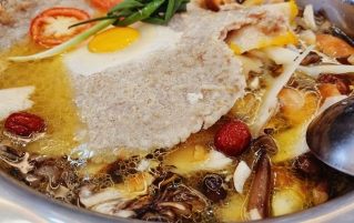 贵州特色肉饼鸡火锅|贵州特色肉饼鸡火锅怎么样|肉饼鸡火锅好吃吗？