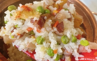 云南特色小吃-铜锅洋芋饭