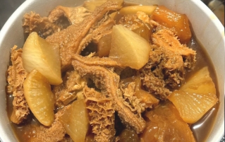 冬季养生新选择-萝卜炖牛杂，暖身又暖心