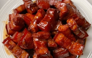 红烧肉怎么做才能香而不腻？教你一招，入口即化！