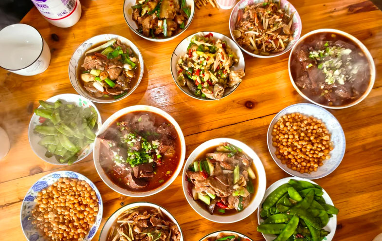 杀年猪啦|云贵川渝的年尾狂欢，思乡的味觉密码