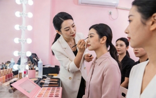 贵州新东方欧曼谛时尚美业化妆学校