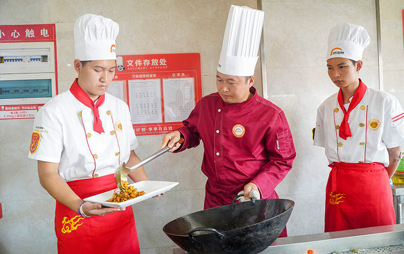 找厨师培训学校-哪所厨师学校正规、怎么联系？