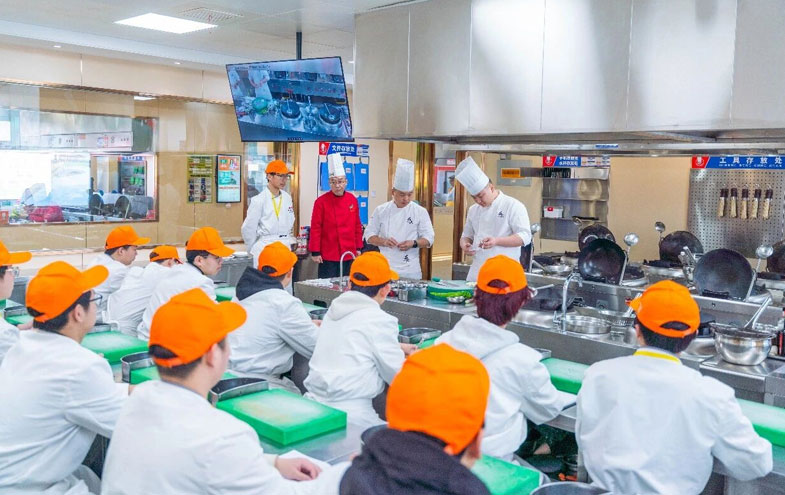 想学厨师专业多久可以学得会？