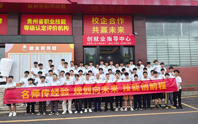 榜样引航，筑梦未来｜贵州新东方双场职业规划讲座，助力新生笃定前路！