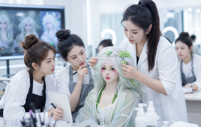 14-19岁去新东方技师学院学美妆/美甲/美发专业、考技工证书/大专学历