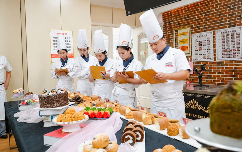 初高中学西点有前途吗？新东方技师学院2026年西点专业就业方向与升学规划指南