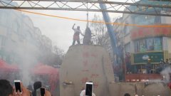 新疆烧烤大师莫明·吾甫尔：烤制250公斤全牦牛