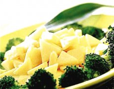 尝鲜春笋先焯水 肠胃不适需慎食