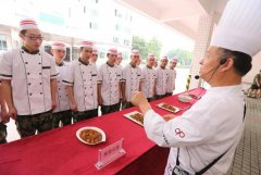 中国大锅菜专委会名厨抵粤 进部队传厨艺