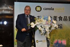 加拿大食品部长在华“秀”厨艺 大推本国植物油