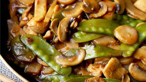 蘑菇鸡片的做法