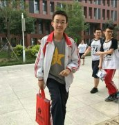 河北状元暑假想学做饭丰富厨艺 被赞暖男