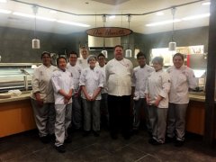 赴美中国留学生学厨艺 应对就业压力