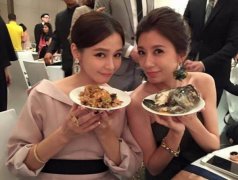 徐若瑄贾静雯打包婚宴美食“不浪费”