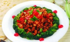 餐馆如何选择餐单上的菜品？