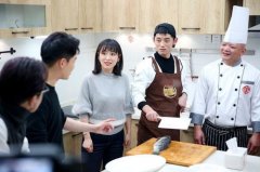 熟悉的味道2:张继科买鱼被迷妹“索吻”