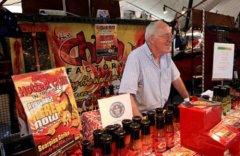 世界第一辣酱：带着防毒面具做 签了生死状后吃