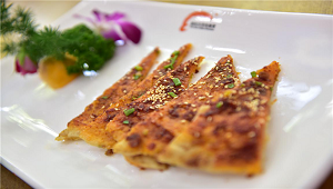 上桌就被抢光，谁动了我的酱香饼？