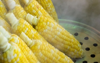 蒸玉米和煮玉米哪个好？