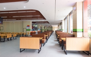 新东方食堂的饭菜怎么样？价格贵不贵？